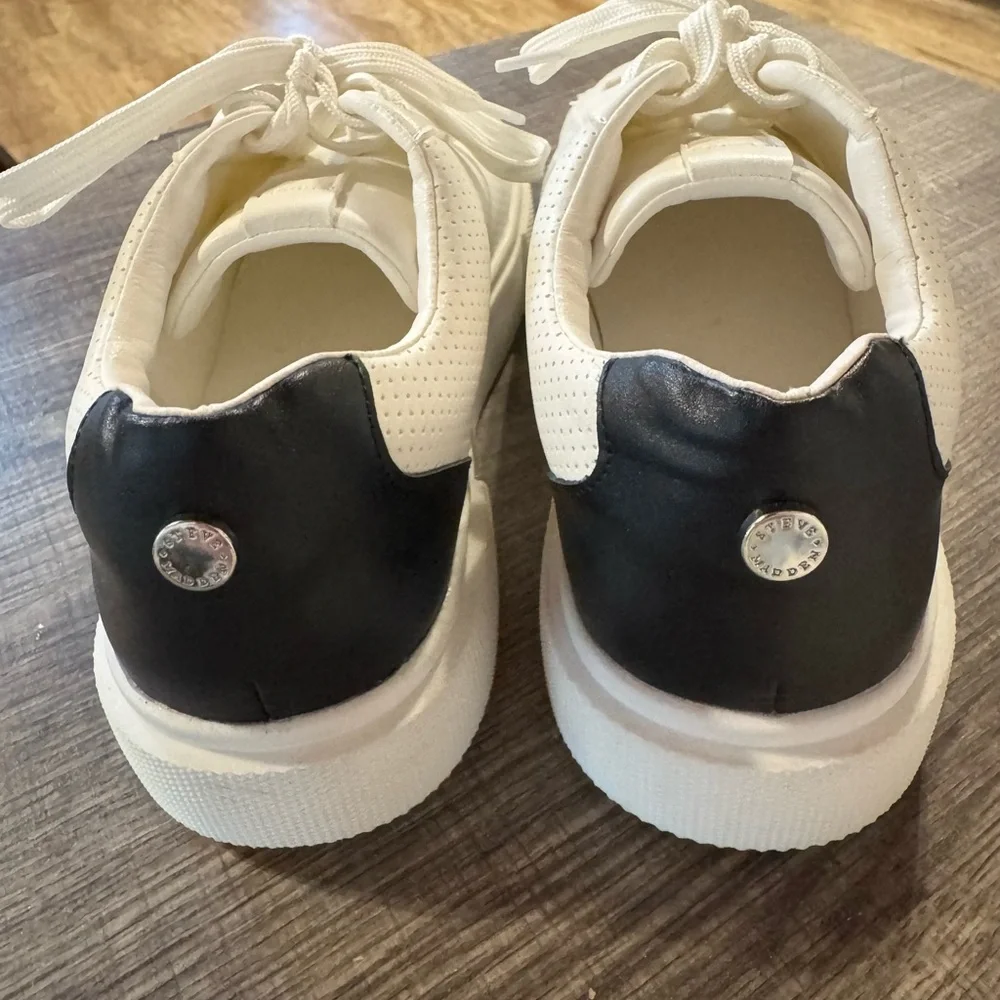 Steve Madden White Perforated Lace-Up Sneakers Black Heel Tab Casual Shoes - 8.5